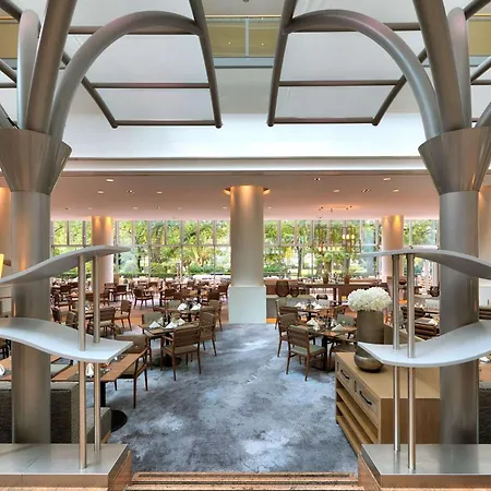 Hotel Hilton Frankfurt Centre 5*