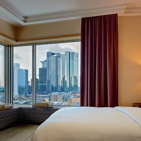 ホテル Hilton Frankfurt Centre 5*