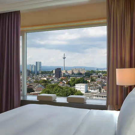 Hotell Hilton Frankfurt Centre 5*
