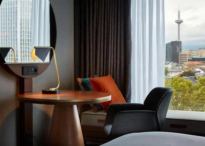 Hilton Frankfurt Centre Otel 5*